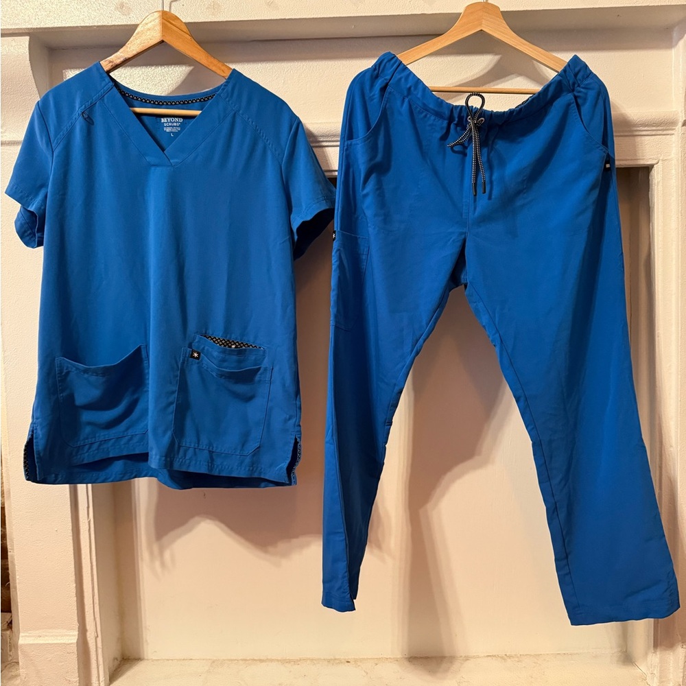 Beyond Scrubs Royal Blue set- Lg top, petite medium bottoms